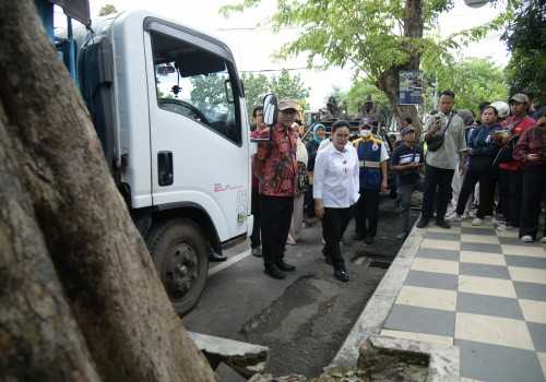 Langkah Nyata Agustina-Iswar, 100 Hari Pertama Berfokus pada Kemajuan Infrastruktur dan Pelayanan Kesehatan