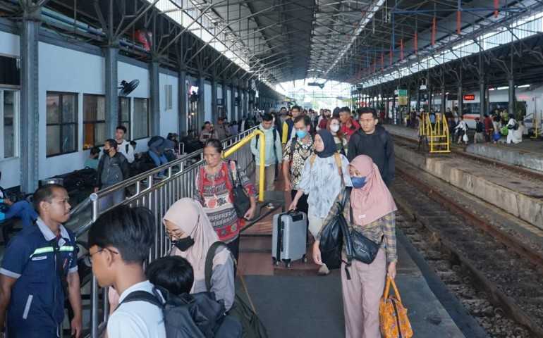 Angkutan Lebaran 2025, KAI Daop 4 Semarang sebut Tiket Kereta Api Ludes Terjual Hingga 150 Ribu Penumpang