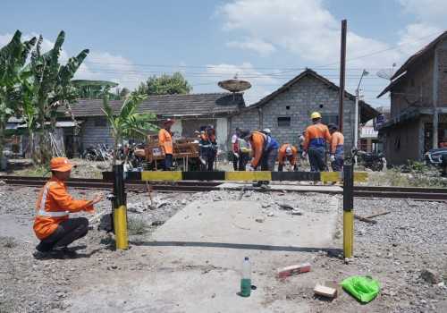 KAI Daop 4 Semarang Tegaskan Perlintasan Sebidang Tak Dijaga Akan Ditutup Demi Keselamatan