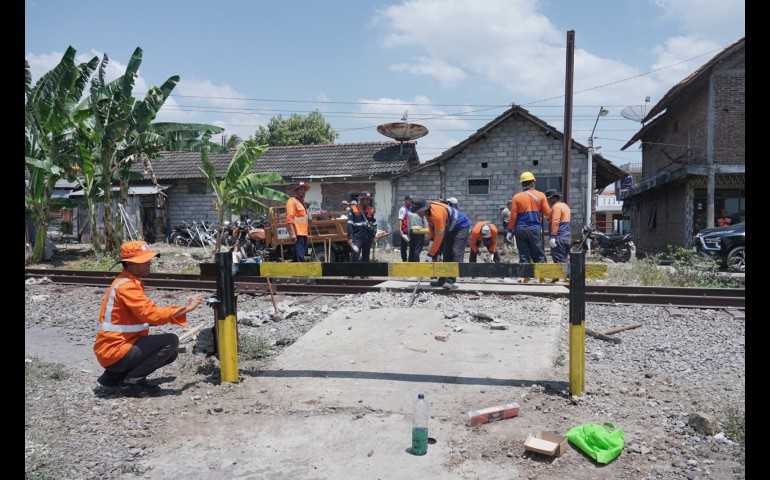 KAI Daop 4 Semarang Tegaskan Perlintasan Sebidang Tak Dijaga Akan Ditutup Demi Keselamatan