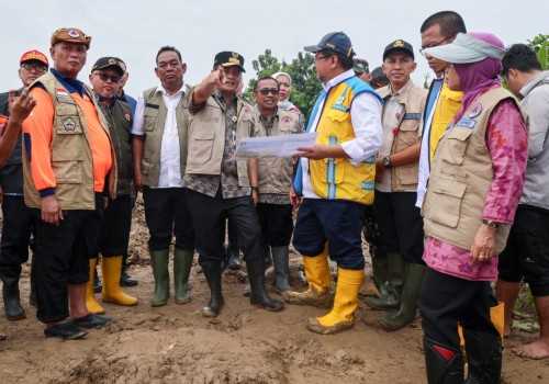 Gubernur Jateng Instruksikan Tutup 3 Tanggul Jebol di Grobogan Maksimal 2 Hari