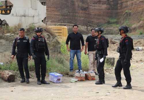 Satreskrim Polres Kendal Musnahkan 23 Kg Mesiu Black Powder