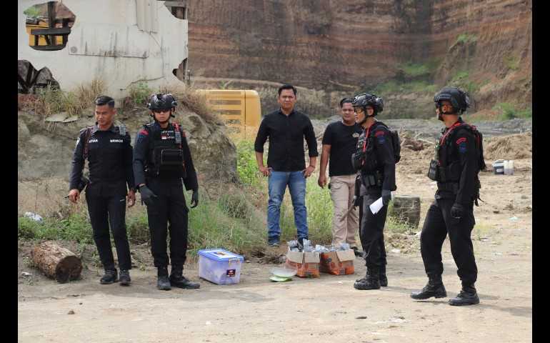 Satreskrim Polres Kendal Musnahkan 23 Kg Mesiu Black Powder
