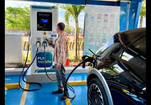 Kunjungi SPKLU di Banten, Menteri ESDM Apresiasi Kesiapan PLN Sambut Mudik Lebaran 2025