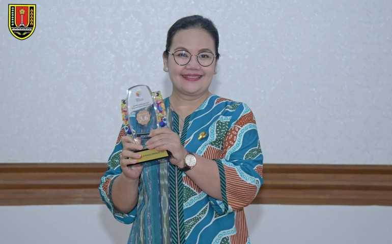 Wali kota Semarang Agustina Menerima Penghargaan Kota Semarang sebagai Kota Pionir Inklusi Sosial