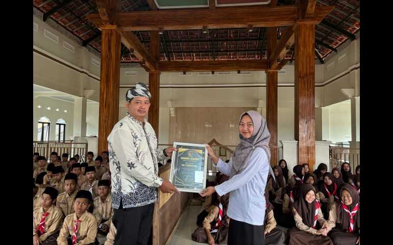Joko Susanto Tunjukkan Kepiawaian Paralegal: Hukum Gratis Tembus Dua Sekolah di Kendal dalam Waktu Singkat