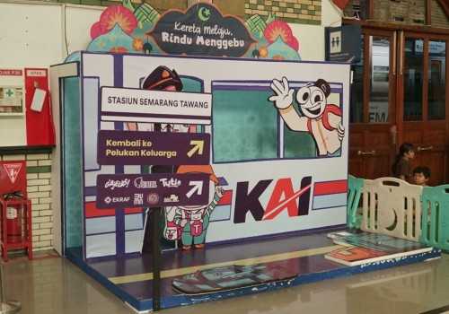 KAI Daop 4 Semarang Warnai Stasiun dengan Dekorasi Lebaran, Ajak Pemudik Nikmati Perjalanan Berbeda