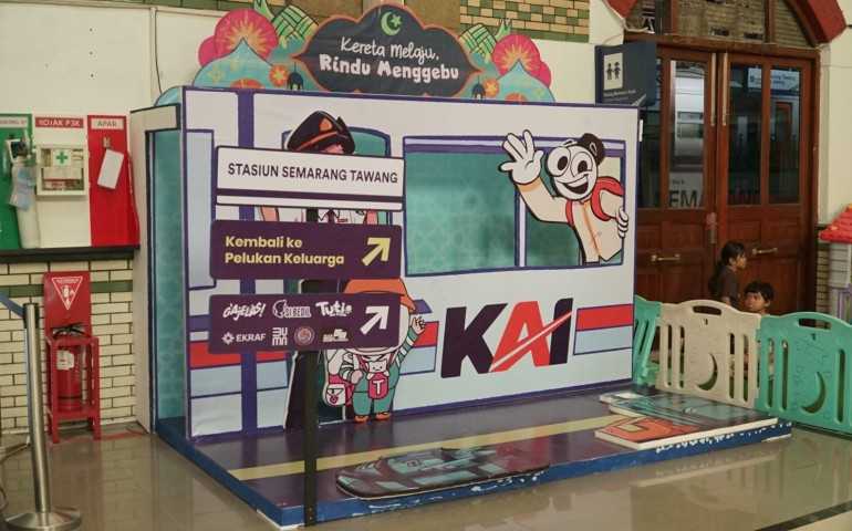 KAI Daop 4 Semarang Warnai Stasiun dengan Dekorasi Lebaran, Ajak Pemudik Nikmati Perjalanan Berbeda