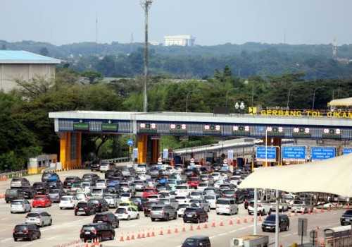 Mudik Lebaran Dimulai, Volume Kendaraan di GT Cikampek Utama Naik Drastis