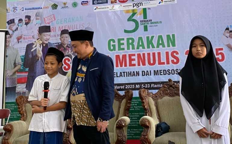 Tingkatkan Minat Santri untuk Menulis, Ketua Baznas RI dan Dirut RSI Sultan Agung Semarang Kunjungi Pesantren Asshodiqiyah
