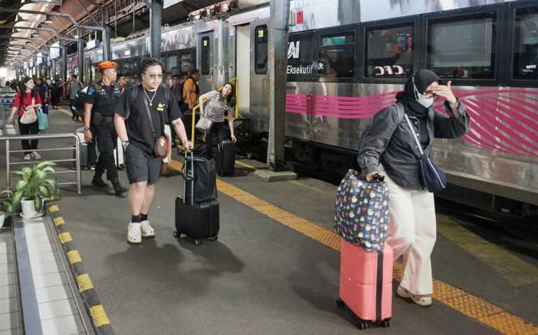 Jumat 28 Maret 2025 Jumlah Kedatangan Penumpang di Stasiun Daop 4 Semarang Meningkat