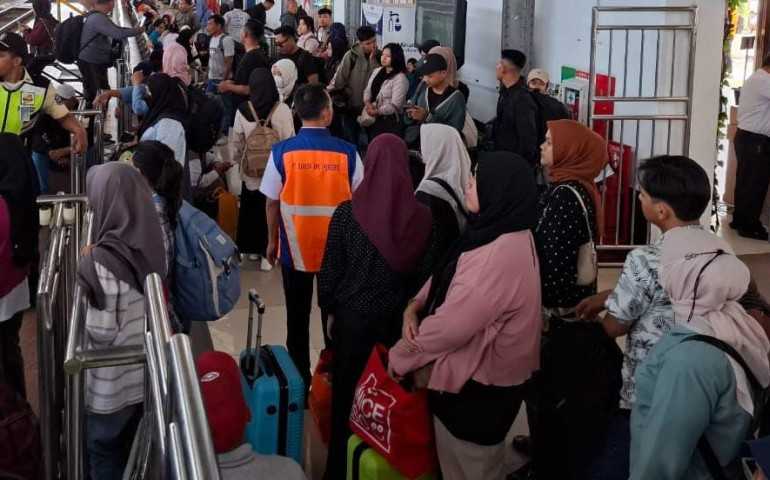 100 Ribu Pemudik Tiba di Semarang Lewat Jalur Kereta Api