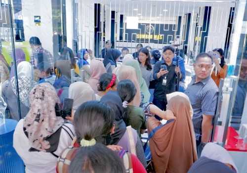 Toko Emas terbaik di Jawa Tengah : Antrean Panjang Sampai ke Jalan! Ada Apa dengan Toko Emas Ini?