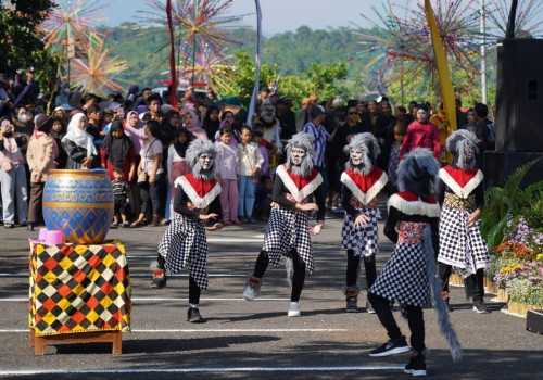 Pemkot Semarang Hidupkan Kembali Ritual Sesaji Rewanda, Dapat Sambutan Antusias Warga