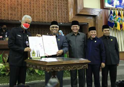 Ganjar dan DPRD Jateng Tanda TanganI Kesepakatan KUA dan PPAS APBD 2022