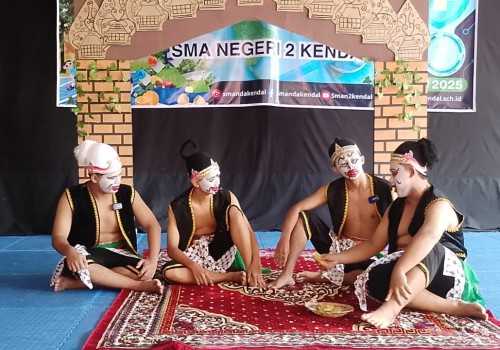 Meriahkan Budaya Lokal, Festival Ketoprak SMAN 2 Kendal Sambut Antusiasme Siswa