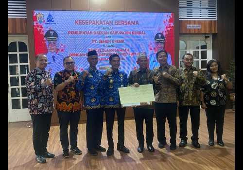 Perangi Sampah, Kendal dan Semen Gresik Saling Mendukung