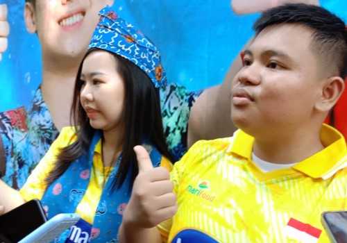 CEO Marimas Apresiasi Pelukis Viral Julian Hawel, Berikan 30 Juta dan Kibarkan Karyanya di Pabrik Marimas