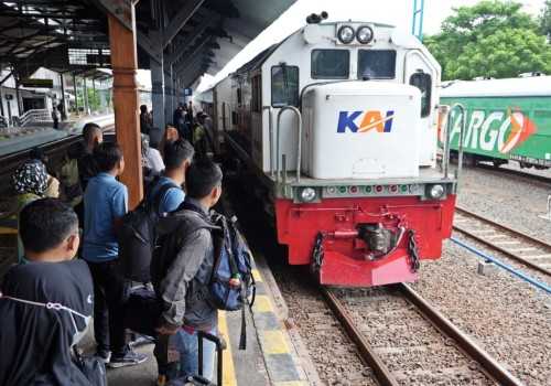 Tiket Ludes! 88 Ribu Penumpang Padati KAI Daop 4 Semarang saat Libur Panjang Paskah