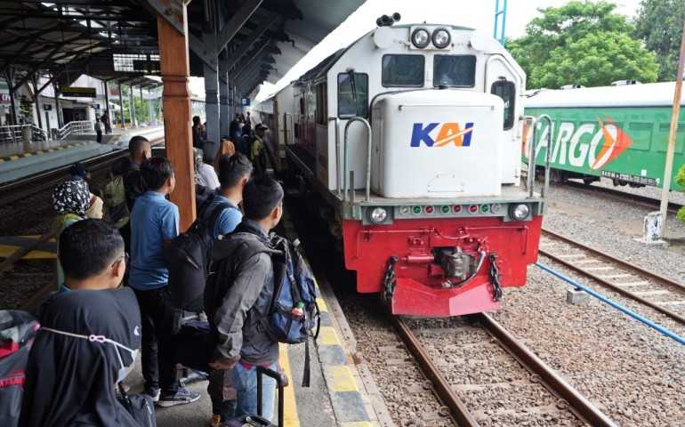 Tiket Ludes! 88 Ribu Penumpang Padati KAI Daop 4 Semarang saat Libur Panjang Paskah