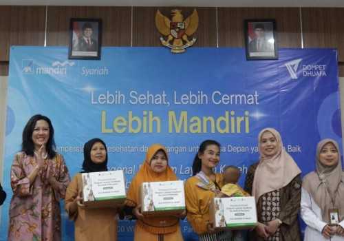 AXA Mandiri Tunjukkan Aksi Cinta Perempuan dengan Bantuan Alkes dan Nutrisi