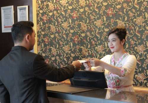 Hotel Ciputra Semarang Bangkitkan Jiwa Perempuan Hebat Lewat Tradisi Berkebaya