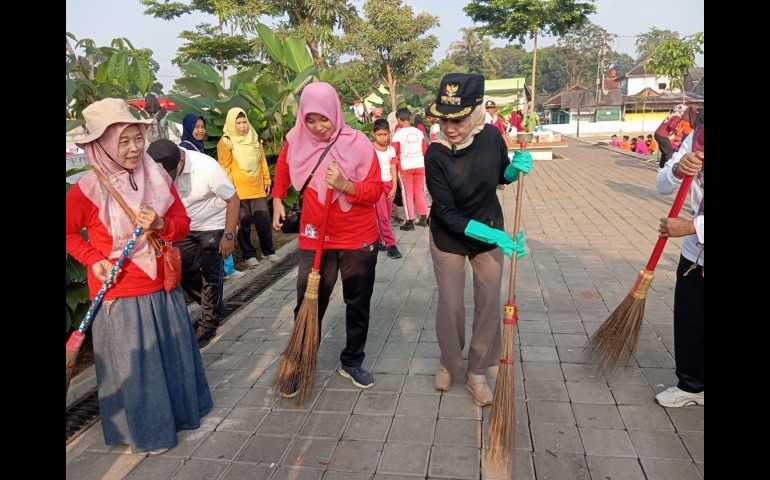 Bupati Kendal Gencarkan Kerja Bakti Setiap Jumat dengan Program Bersatu Siaga
