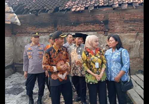 Bupati Kendal Siapkan Anggaran untuk Bangun Kembali Rumah Korban Kebakaran di Desa Karangmulyo