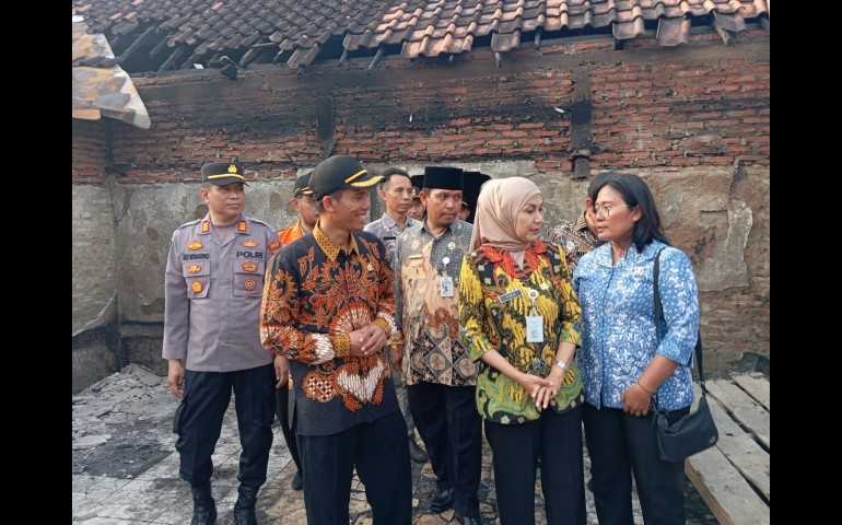 Bupati Kendal Siapkan Anggaran untuk Bangun Kembali Rumah Korban Kebakaran di Desa Karangmulyo