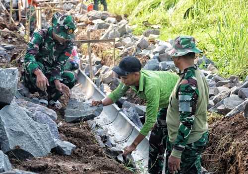 Warga Pakintelan Bangga! TMMD Tambah Kualitas Hidup dengan Saluran Air Baru