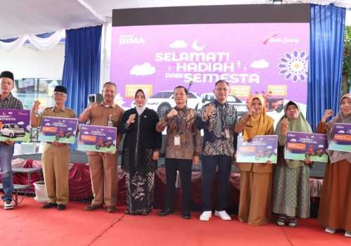 Momen Halalbihalal, Bank Jateng Cabang Purworejo Serahkan Hadiah Tabungan Bima