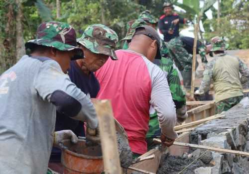 Program TMMD Kodim 0733 KS Masyarakat Pakintelan, Terus Berjuang di Hari Libur Nasional