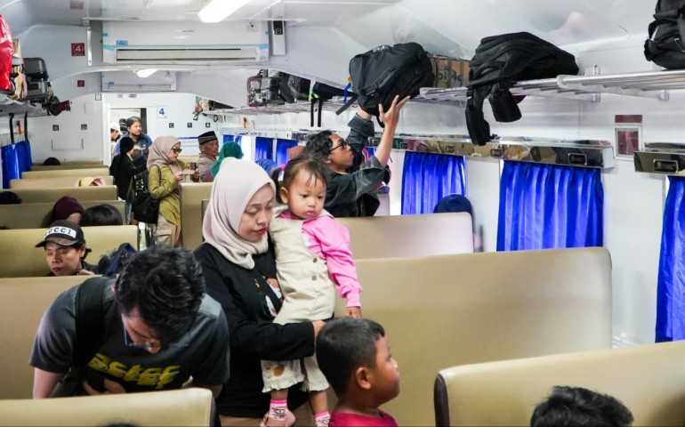 Momen Long Weekend Waisak 2025, 72 Persen Tempat Duduk Kereta Jarak Jauh dari Daop 1 Jakarta Telah Terjual