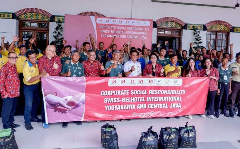 Swiss-Belhotel International Wilayah Jogja, Solo dan Semarang Tunjukkan Empati Sosial Lewat Aksi di Stasiun Tawang