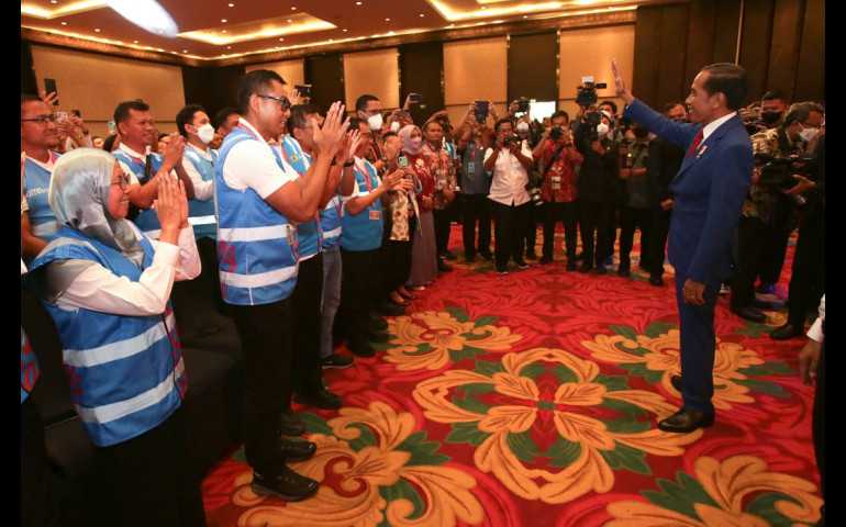 Presiden Jokowi Apresiasi Kerja Keras Seluruh Pihak, Angkat Jempol Untuk PLN