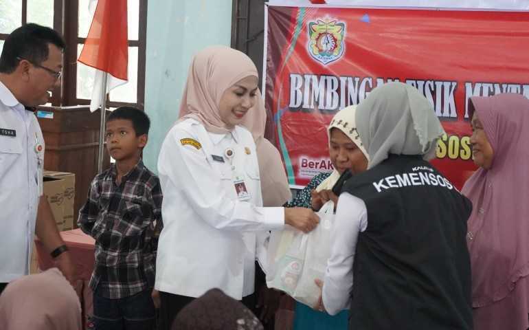 Bupati Kendal Bersama Sentra Terpadu Temanggung Salurkan Bantuan Kepada 85 Penerima Manfaat