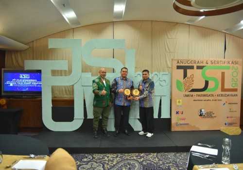 PLN Raih Predikat Platinum di Anugerah TJSL 2025 Lewat Pengembangan Ekowisata Cibuntu