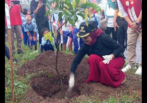 Tampung Aspirasi Warga, Bupati Kendal Dapat Curhatan Kader Posyandu