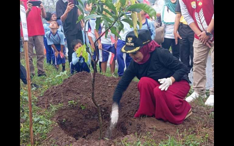Tampung Aspirasi Warga, Bupati Kendal Dapat Curhatan Kader Posyandu