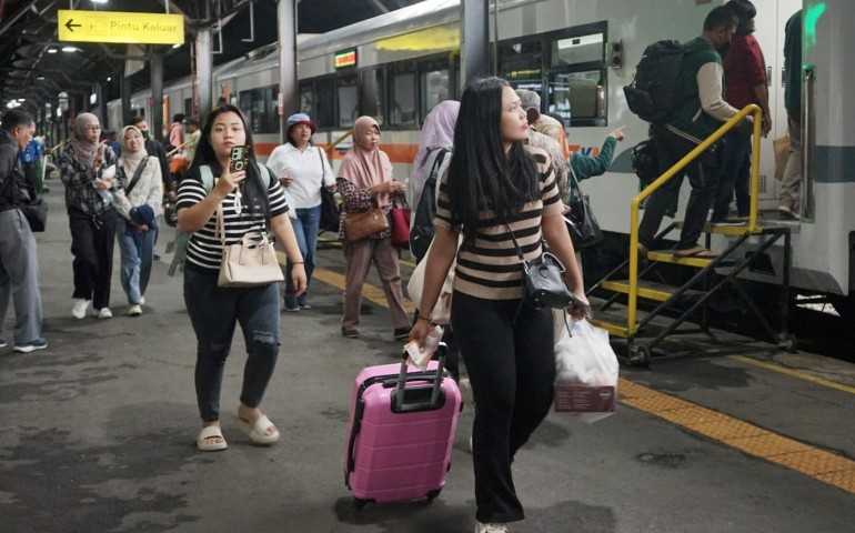 KAI Daop 4 Semarang Hadirkan KA Tambahan, Siap Layani Ribuan Penumpang saat Libur Kenaikan Yesus Kristus 2025
