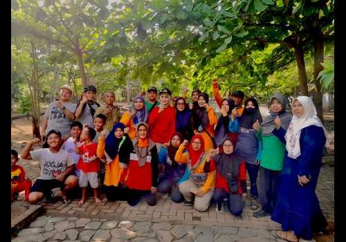 Hidupkan Lagi Budaya Gotong-royong, Bupati Kendal Bersama Komunitas Jejak Bumi dan Muda Bersatu Bersihkan RTH Kendal