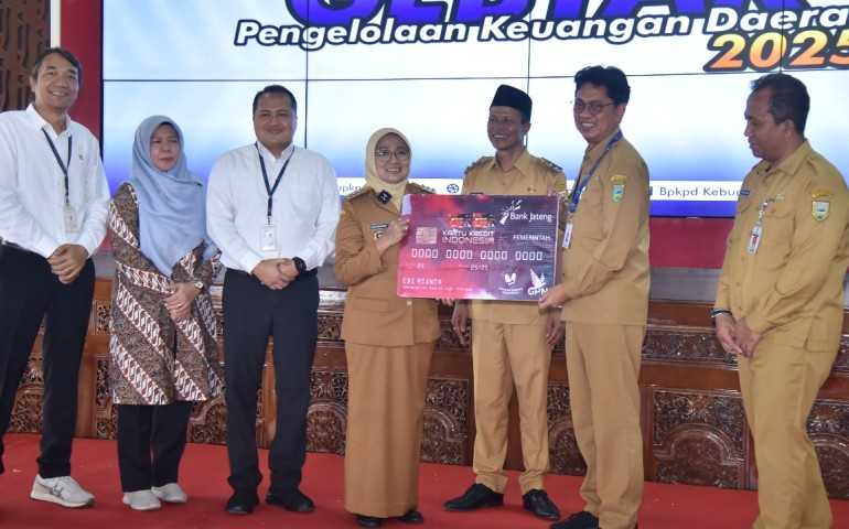 Bank Jateng Bersama Pemkab Kebumen Resmi Luncurkan Kartu Kredit Pemerintah Daerah untuk Transaksi APBD yang Lebih Efisien dan Transparan