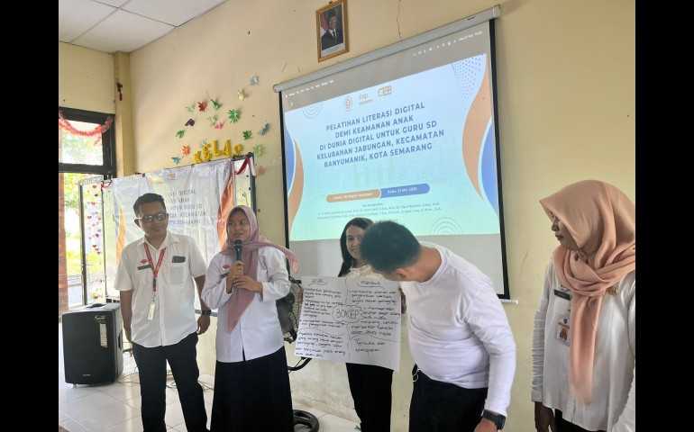 Dosen Ilkom UNDIP Siapkan Guru SD Jabungan Hadapi Era Siber