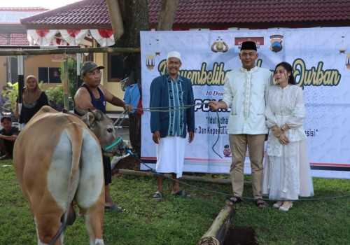 Kapolres Kendal Salurkan Daging Kurban Kepada Masyarakat