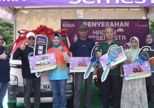 Bank Jateng Apresiasi Nasabah Setia, Guru SMP di Tegal Bawa Pulang Mobil Listrik Wuling Air EV