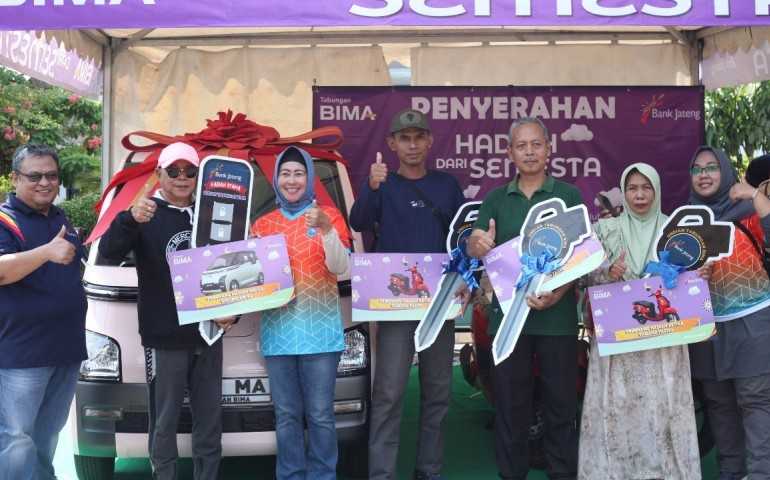 Bank Jateng Apresiasi Nasabah Setia, Guru SMP di Tegal Bawa Pulang Mobil Listrik Wuling Air EV