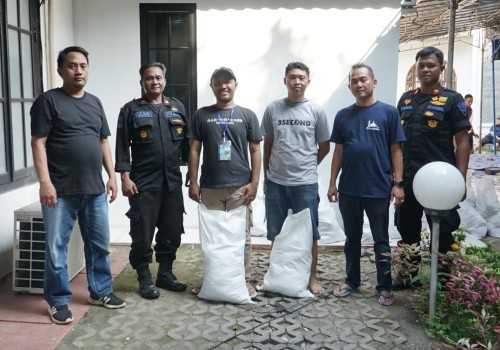 KAI Daop 4 Semarang Hidupkan Semangat Berkurban, Ratusan Warga Terima Daging Kurban