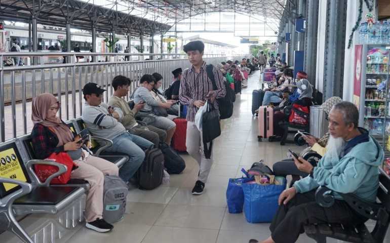 Stasiun Semarang Dipadati! KAI Daop 4 Layani Penumpang Hingga 25 Ribu Lebih pada 8 Juni 2025