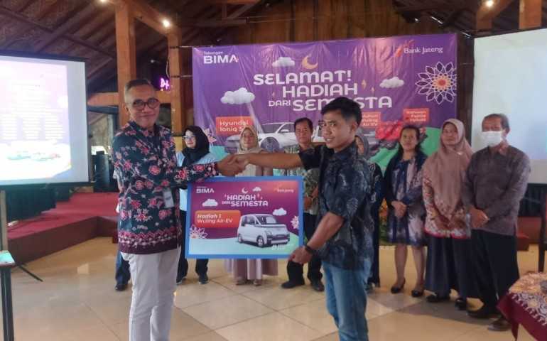 Bank Jateng Tingkatkan Kepercayaan Nasabah Lewat Program Undian Tabungan Bima, Nasabah di Klaten Raih Hadiah Mobil Listrik Wuling Air EV