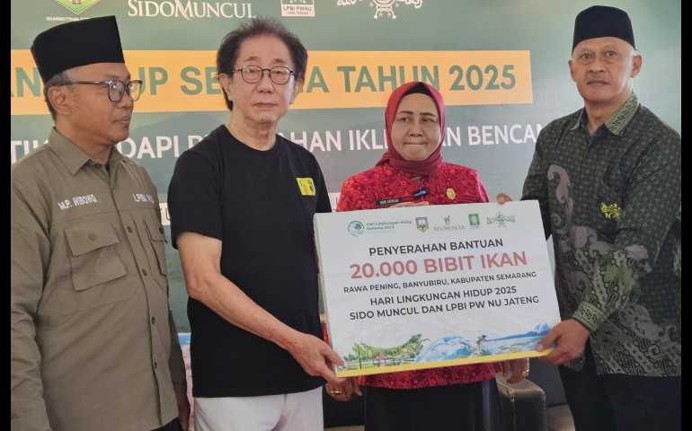 Aksi Nyata Sido Muncul, Pulihkan Rawa Pening dengan Tebar Bibit Ikan
